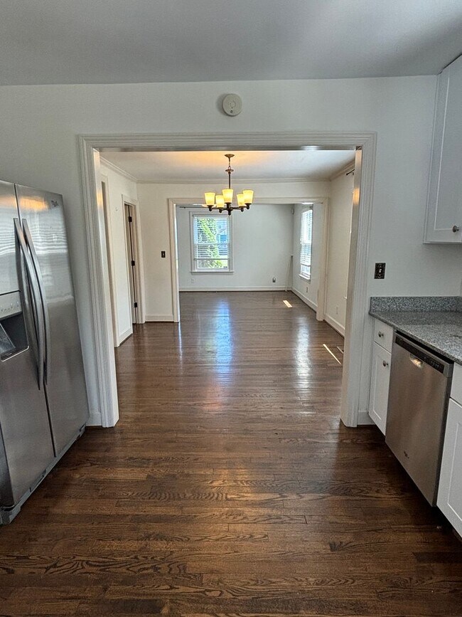 Building Photo - LEASING SPECIAL Cozy East Nashville 3 Bedr...