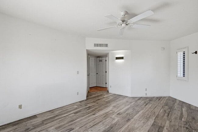 Building Photo - 770 N Lazy J Wy