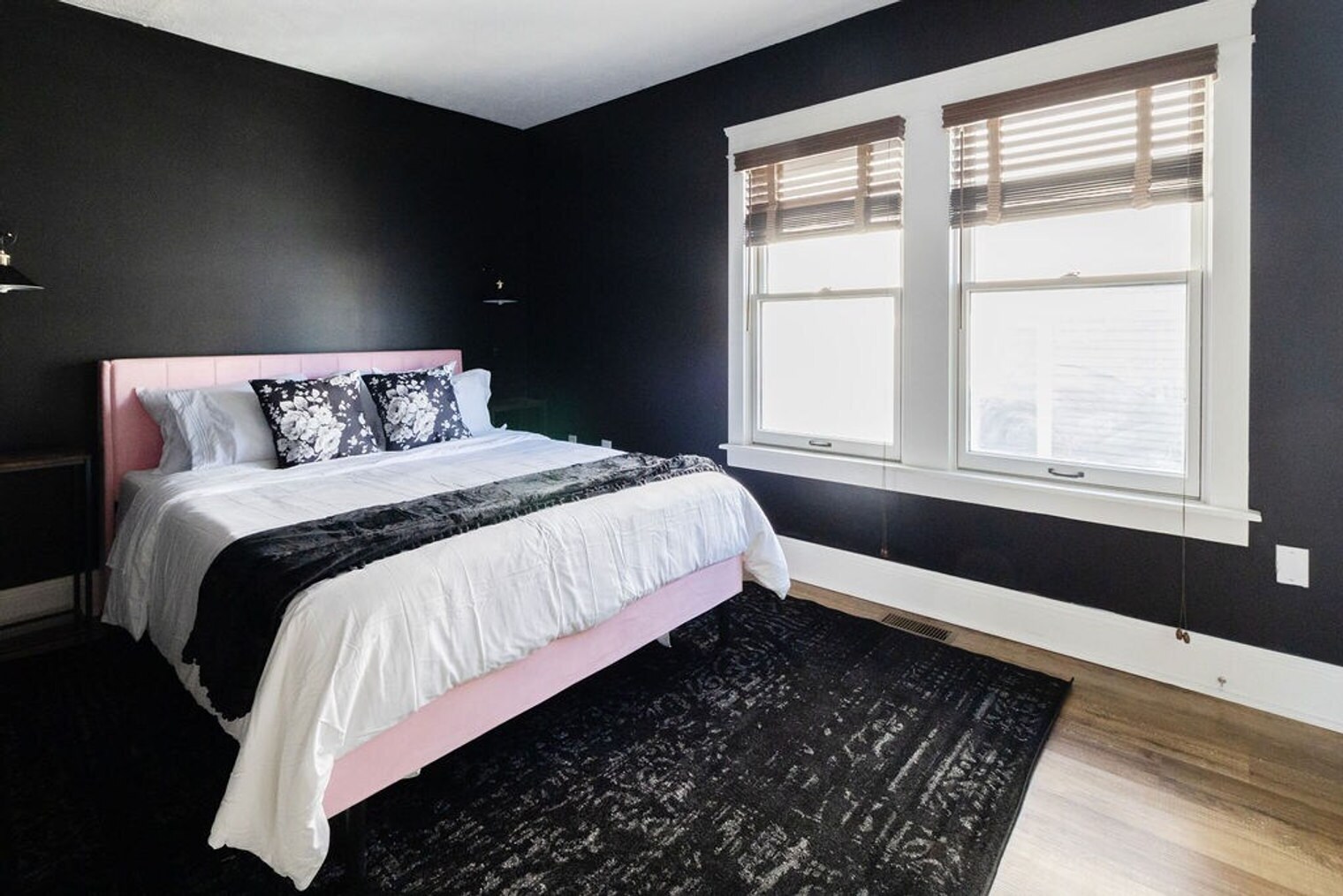 Building Photo - 1501 E 105th St