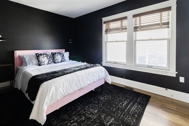 Building Photo - 1501 E 105th St