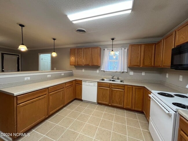 Building Photo - 306 Cole Dr