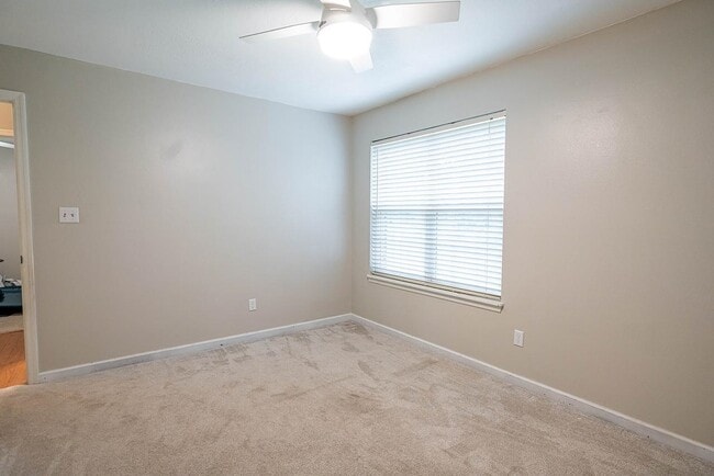 Building Photo - 4679 Inisheer Dr
