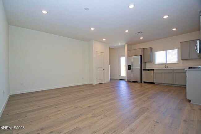 Building Photo - 843 Orchard Rock Dr