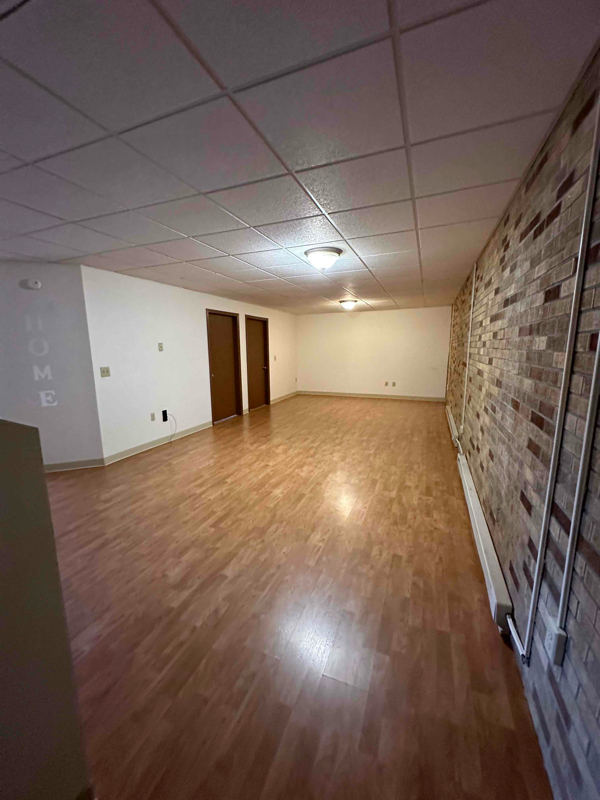 Building Photo - 320 Oak Ave N
