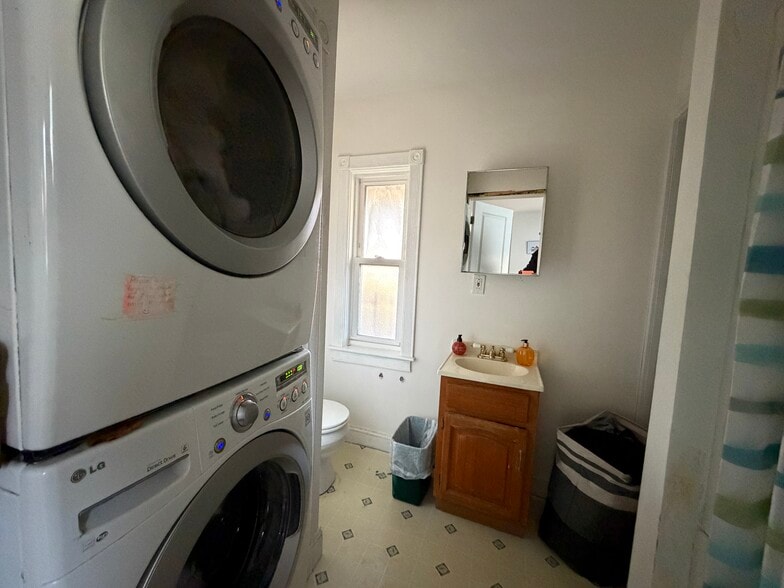 Building Photo - 56 Grampian Way