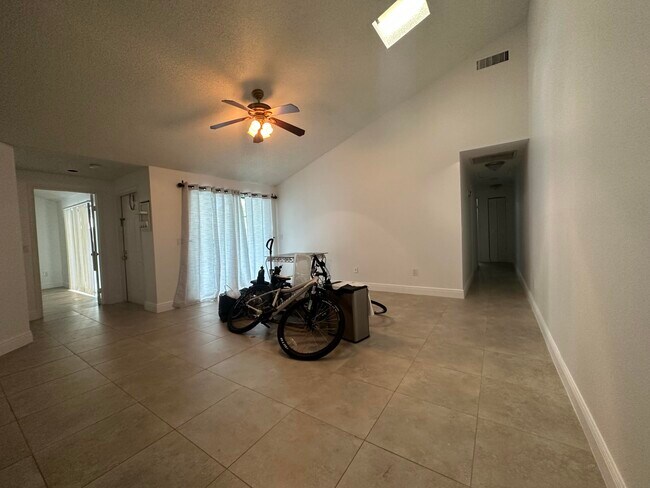 Building Photo - 5365 Eagle Lake Dr