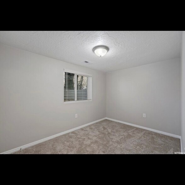 Building Photo - 115 S 200 E