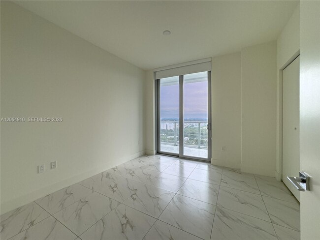 Building Photo - 2000 Metropica Wy