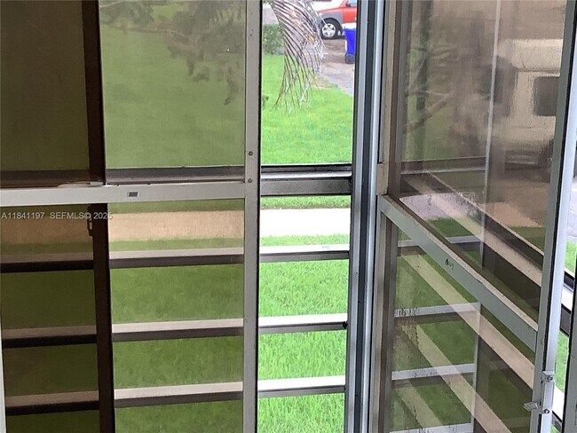 Building Photo - 60 Windsor C