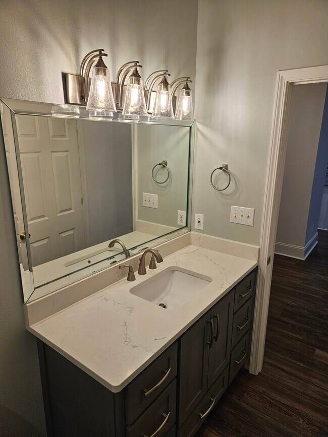 Building Photo - 102 Courthouse Dr