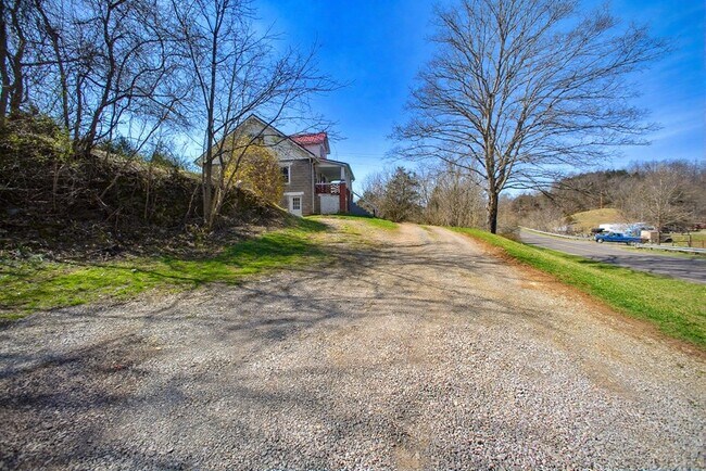 Building Photo - 11494 New Garden Rd