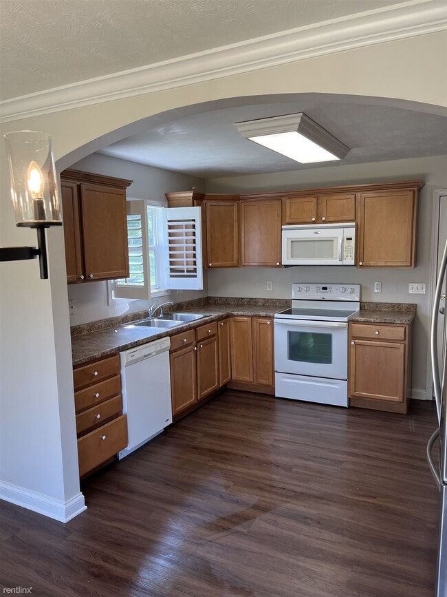 Building Photo - 3 br, 2 bath House - 2550 Louisville Boatd...