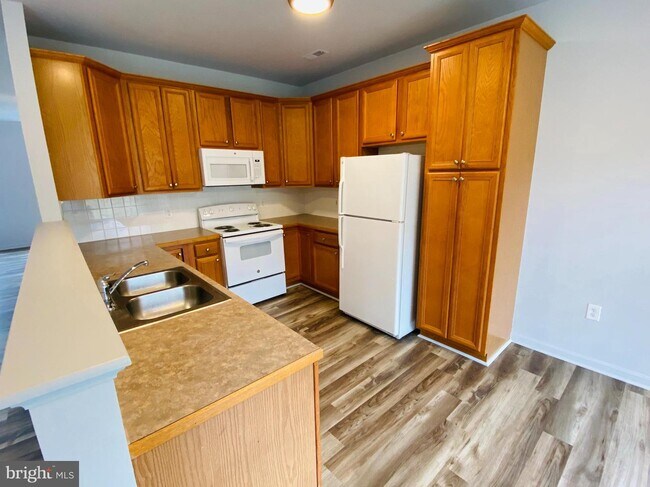 Building Photo - 5147 Mallards Landing Dr