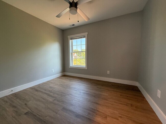 Building Photo - 906 Nassau St