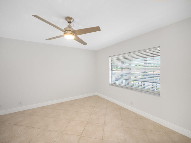 Building Photo - 13889 Royal Palm Ct