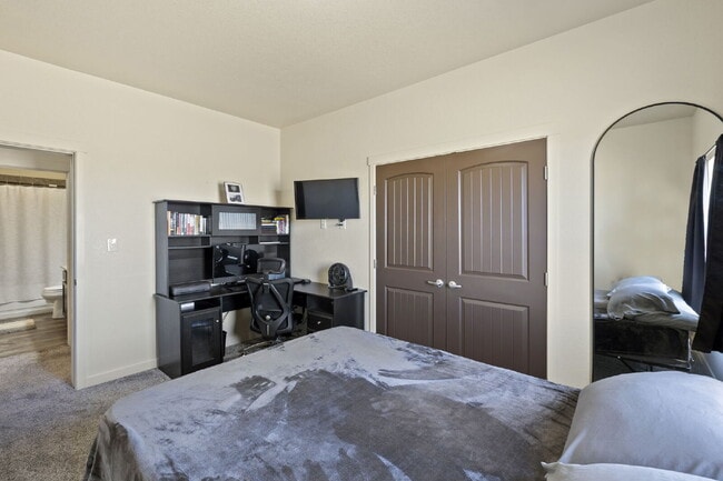Building Photo - Spacious 3-Bed, 2-Bath Modern Home on 1.16...