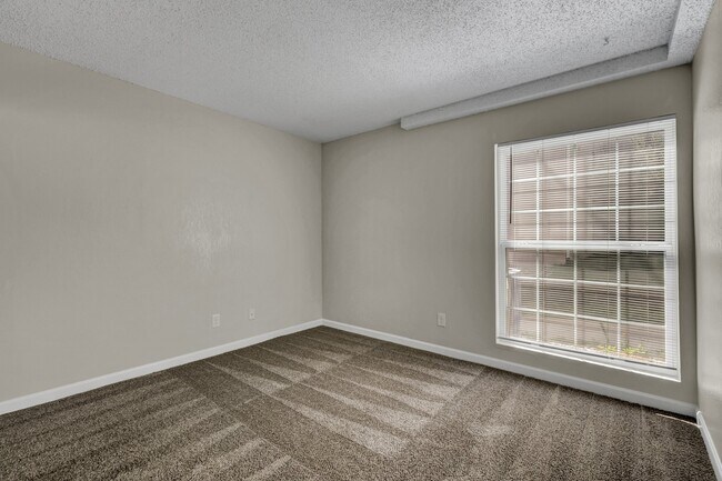 Building Photo - 3140 Van Teylingen Dr