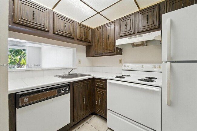 Building Photo - 496 NW 165th St