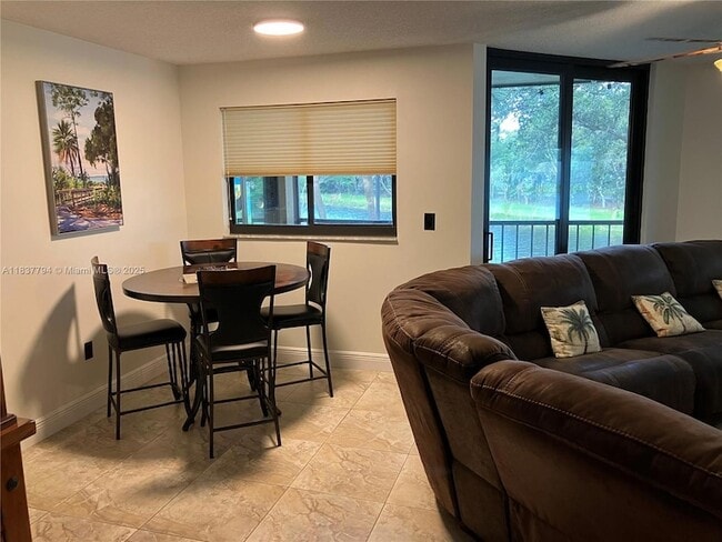 Primary Photo - 15405 Miami Lakeway N