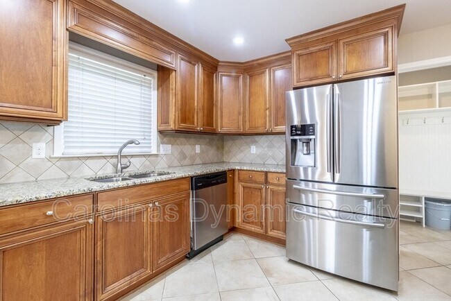 Building Photo - 6618 Castlegate Dr