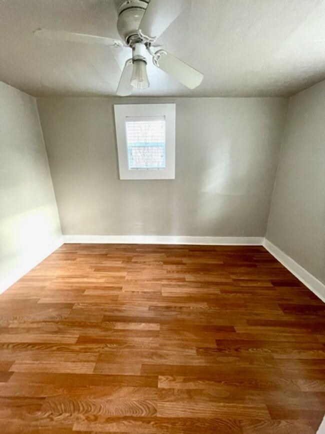 Building Photo - Cute westside cottage, close to downtown  ...