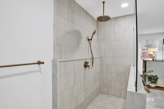 Building Photo - 380 S Church St