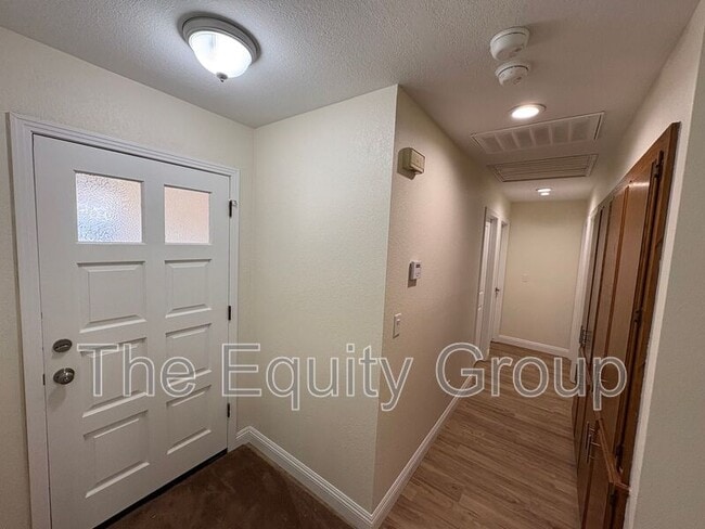 Building Photo - 2322 E Vassar Dr