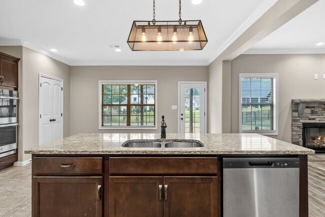 Building Photo - Pet Friendly Four Bedroom with Bonus!