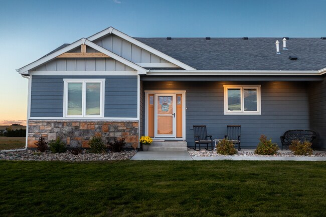 Building Photo - 2428 Sunshine Dr