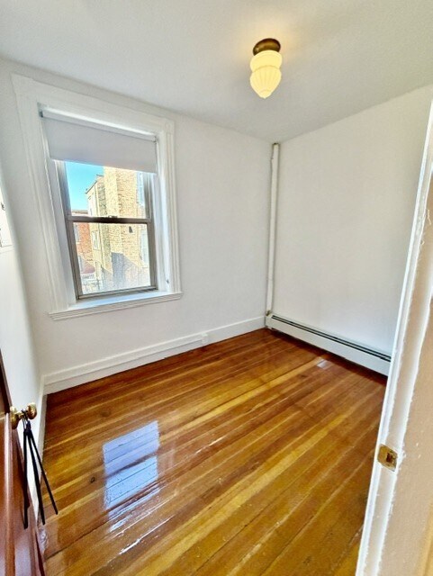 Building Photo - 9 Thacher Ct