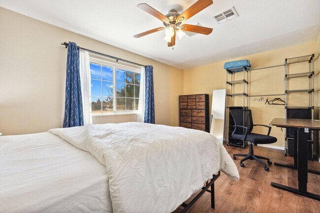 Building Photo - 56034 Desert Gold Dr