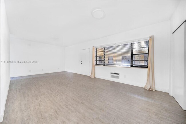 Building Photo - 7845 NE Bayshore Ct