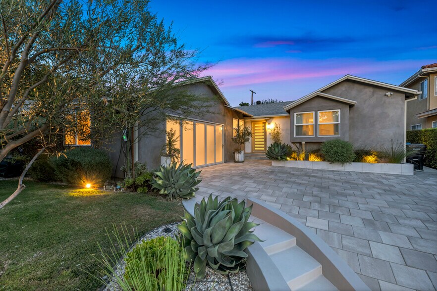 Building Photo - 4716 Tyrone Ave