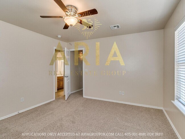 Building Photo - *611-613 Welston Cr.