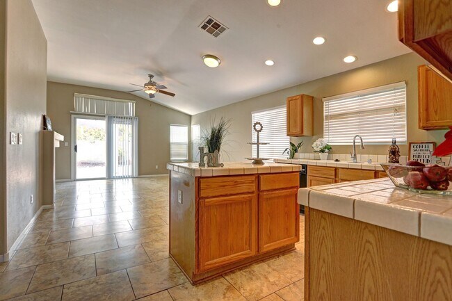 Building Photo - WONDERFUL HOME LOCATED IN DESIRABLE NORTH ...