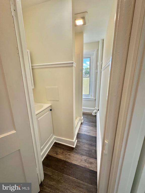 Building Photo - 825 Maple Ave