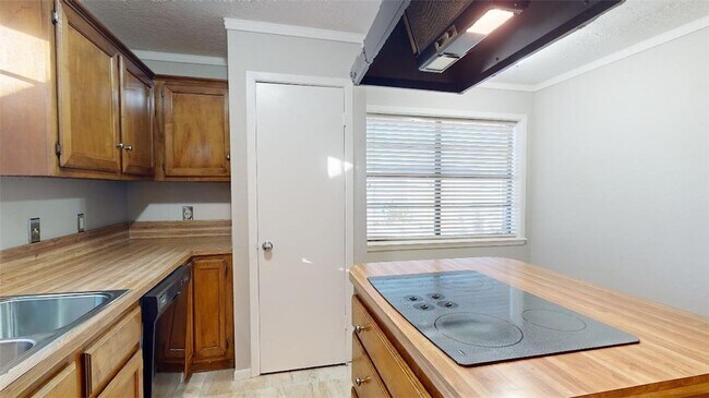 Building Photo - 3904 Windwood Cir
