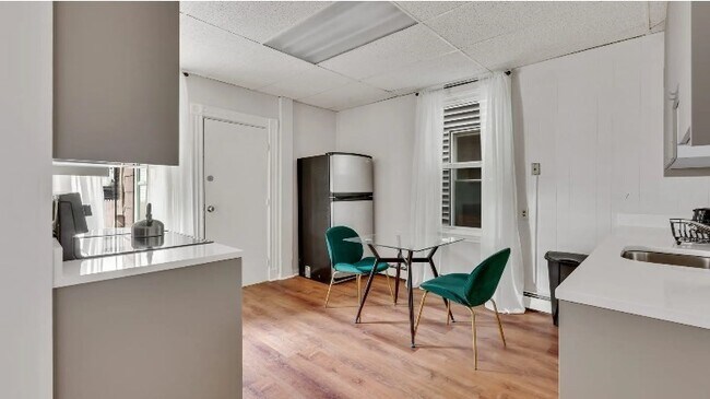 Building Photo - 823 Dorchester Ave