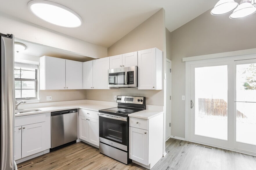 Building Photo - 17497 E Grand Dr