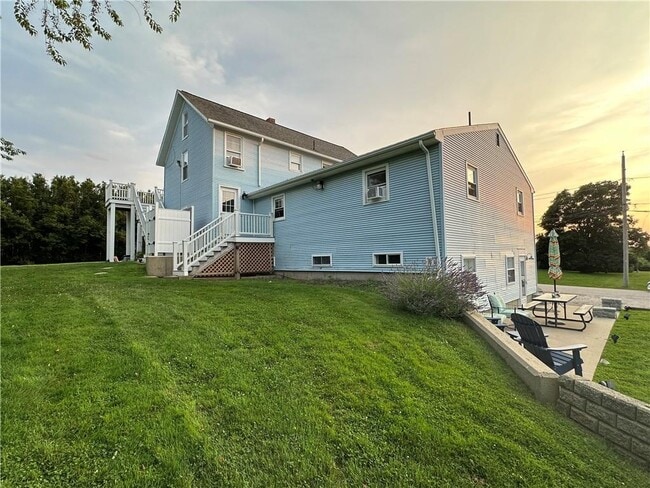 Primary Photo - 40 Hemlock Ave