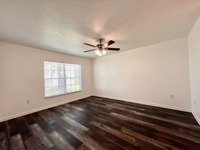 Building Photo - Completely Renovated 3 Bed 2 Bath Condo