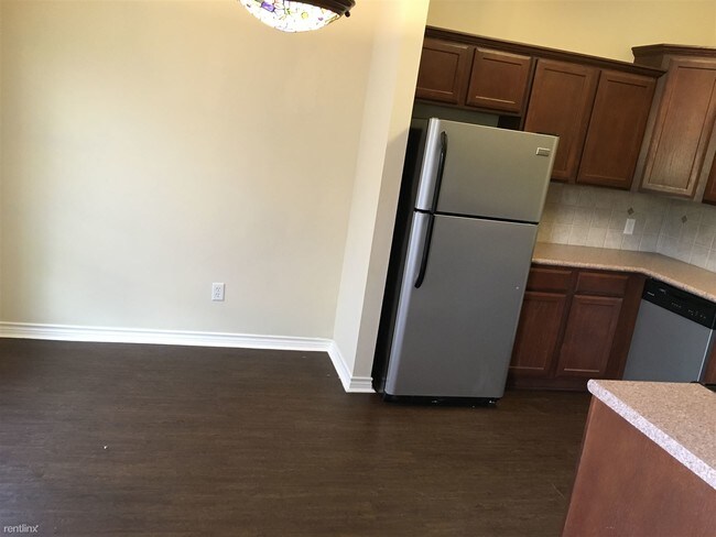 Building Photo - 2 br, 2.5 bath Condo - Wellington Court Co...