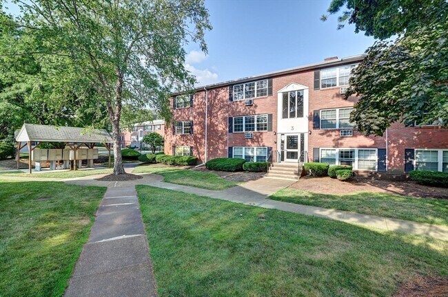 Building Photo - 3 Tara Dr