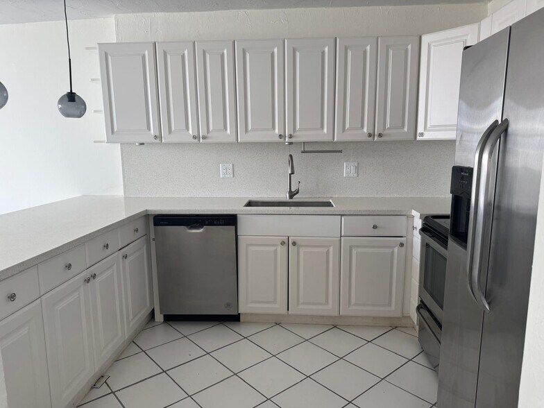 Building Photo - 1801 S Ocean Dr