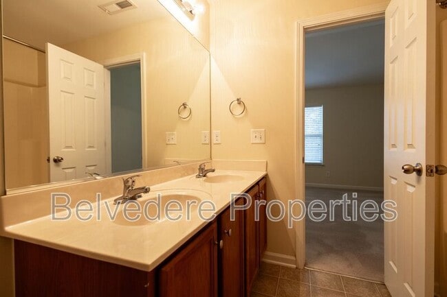 Building Photo - 36 Ackland Dr