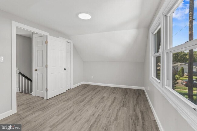 Building Photo - 12 Holbrook Ln