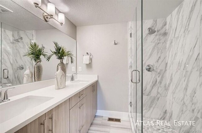 Building Photo - 88 Galapago St