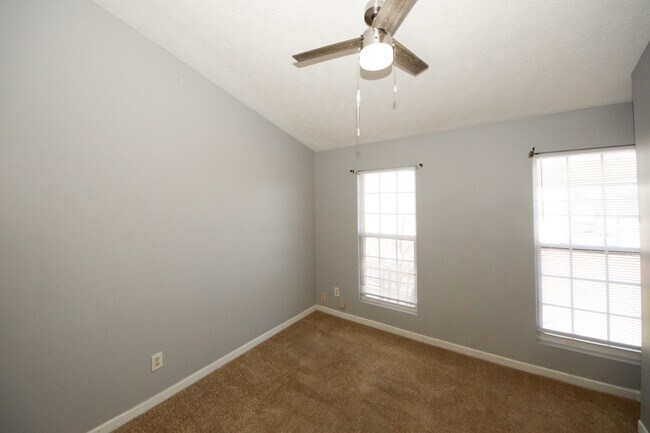Building Photo - 5689 Strathmoor Manor Cir