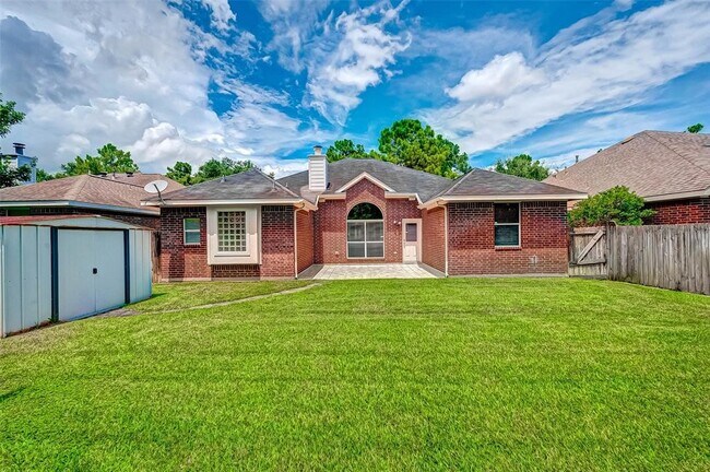 Building Photo - 23767 River Pl Dr