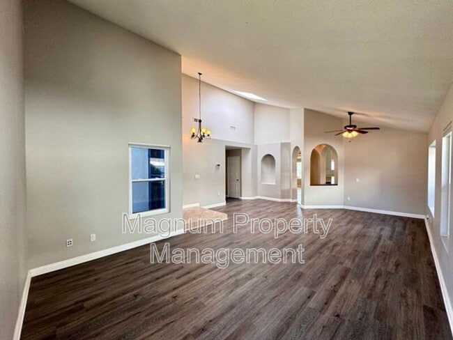 Building Photo - 25483 Blackthorne Dr